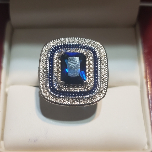 Stunning large blue sapphire fashion ring. New - Picture 9 of 13